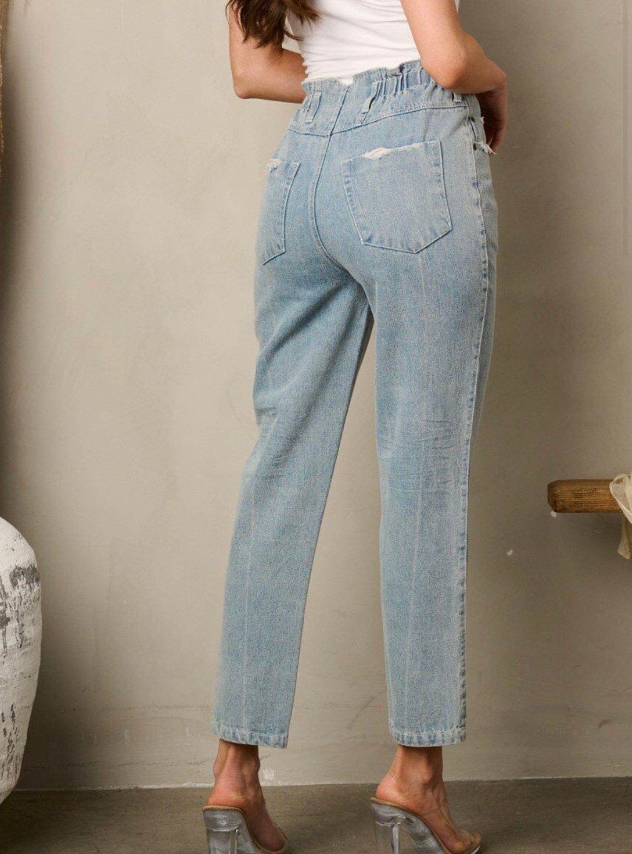 Clear Sky Jeans: High-waisted, elastic, button closure, 100% cotton. Elevate your style with comfort and timeless fashion.